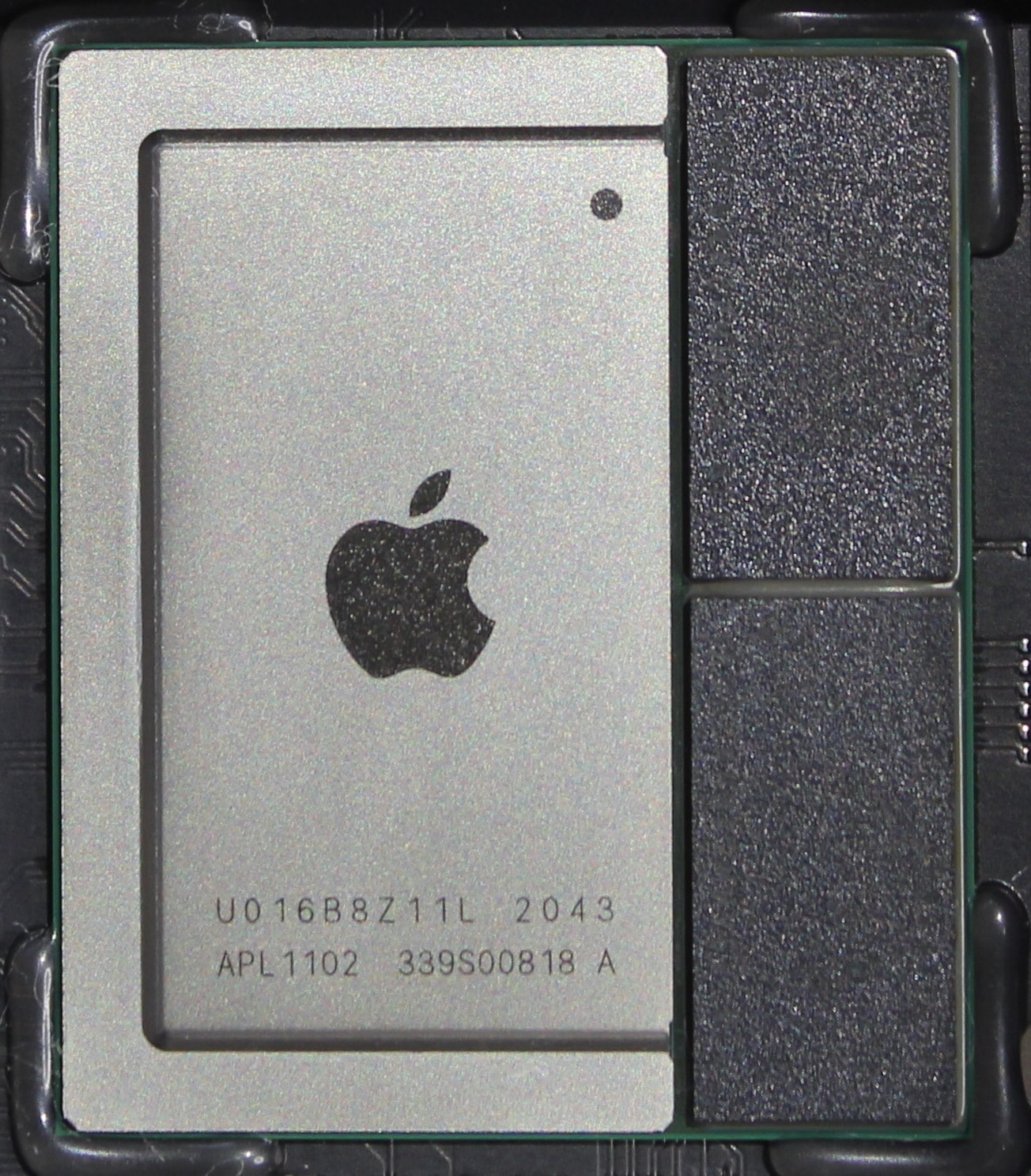 Apple 推出 2 奈米 M6;M5 Ultra Mac Studio 最高可達 512GB 採用開放授權的早期 Apple M1 晶片照片,作為 Apple 晶片背景說明;圖中並非新的 M6