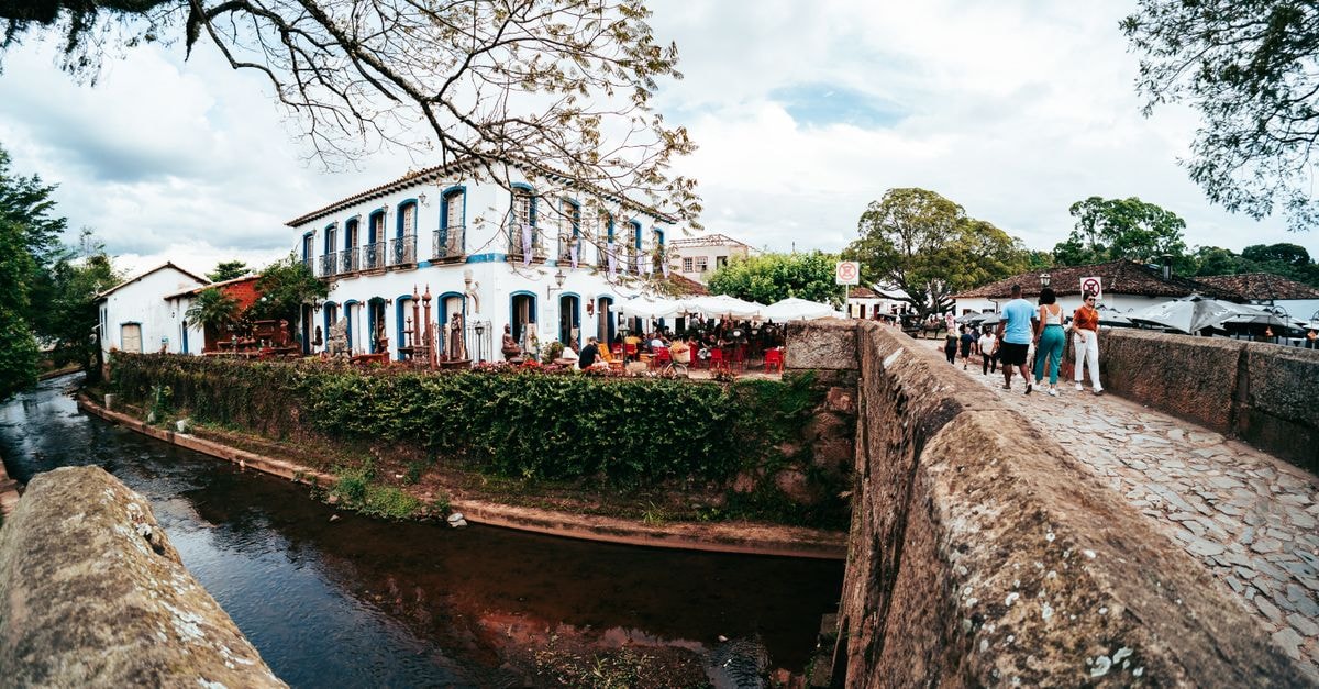 Garanhuns Travel Guide: Cooler Atmosphere, Floral Corners, and Local Flavor Lively street scene captured in Tiradentes, Brazil, featuring a historic bridge and bustling atmosphere.