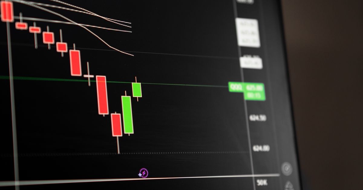 Teradyne Profit Soars on Semiconductor Testing Demand as Sector Charts Flash Bearish Signals Candlestick chart showing a downward trend in the stock market analysis.