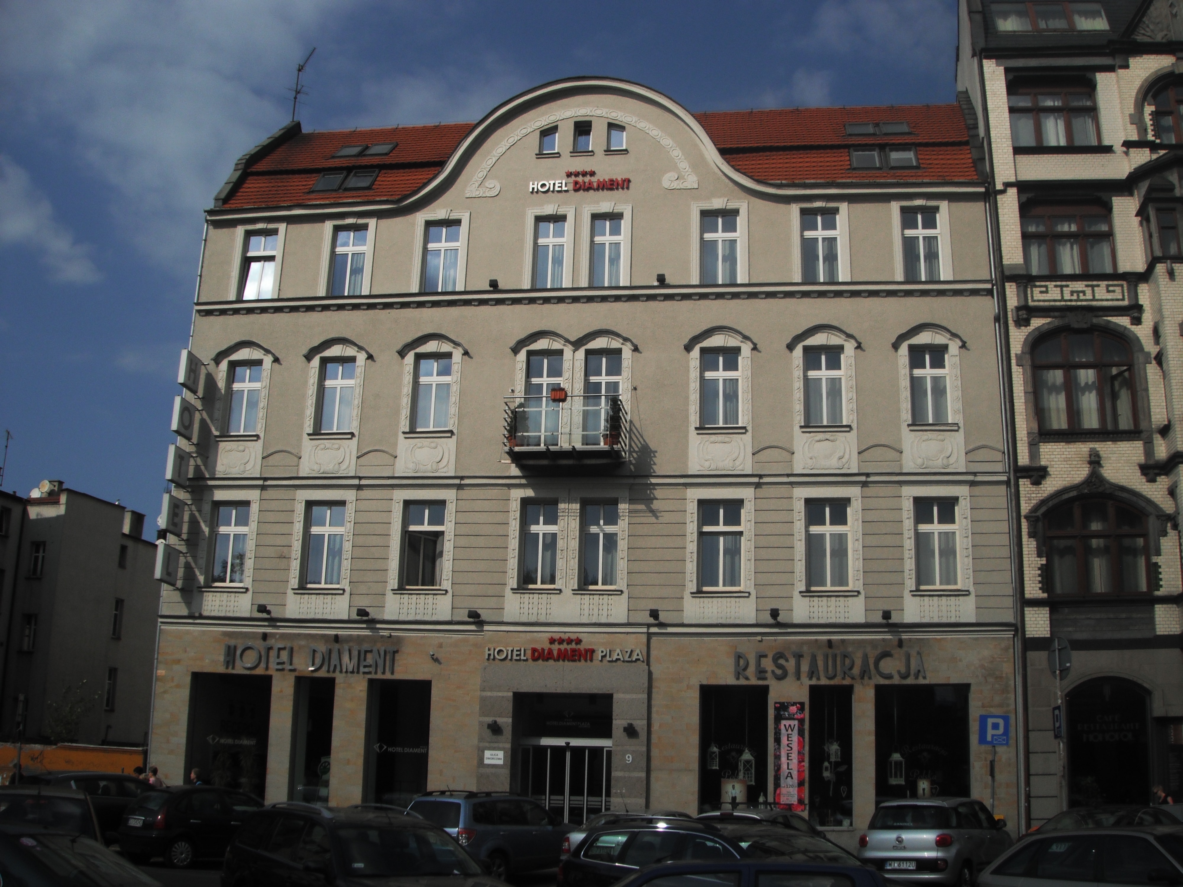 Diament Plaza in Katowice: Modern Rooms Inside a Historic Building Katowice, restauracja, ul. Dworcowa.JPG