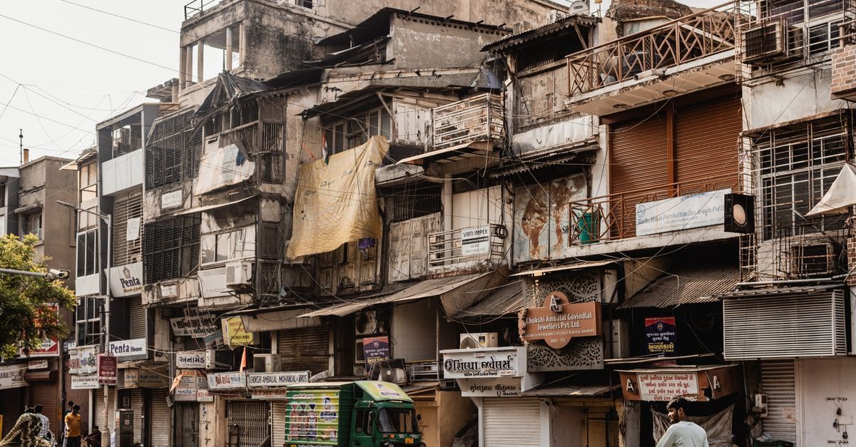 Surat, Gujarat travel guide: diamonds, textiles and street food Urban scene in Ahmedabad with vintage buildings and auto rickshaw.