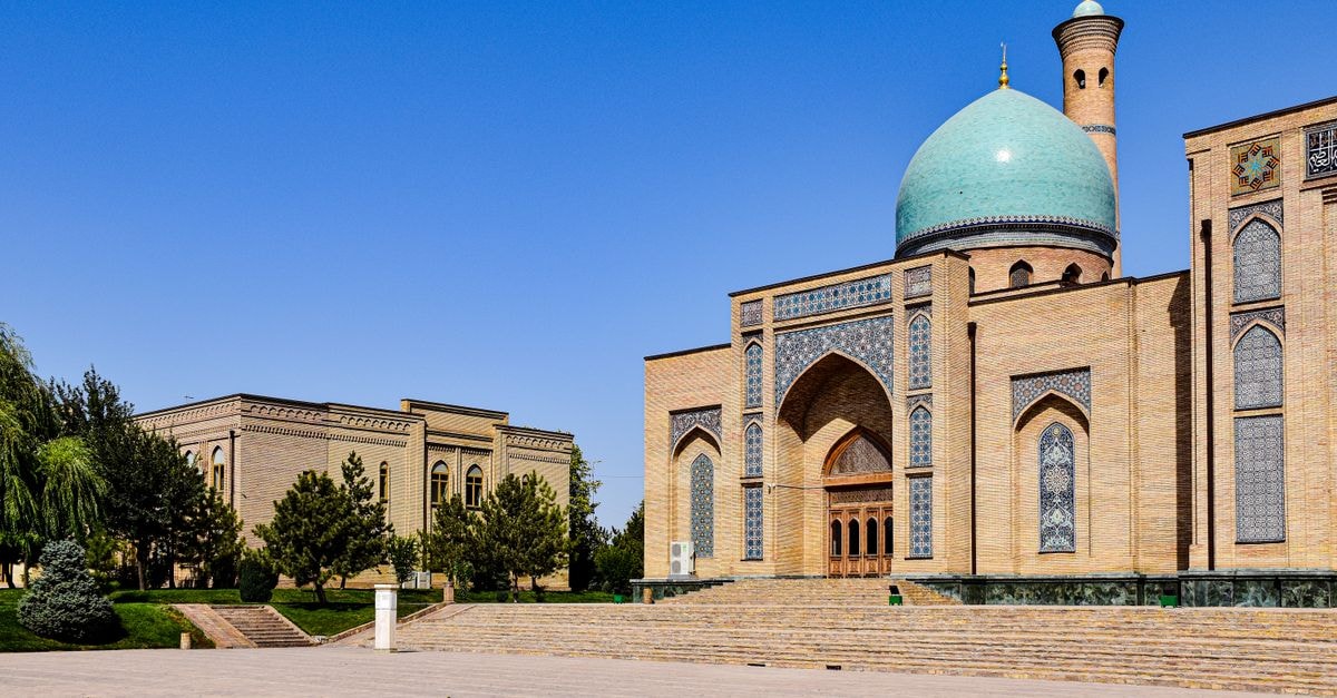 Ghazni Travel Guide: History, Routes, and Local Flavor Explore the stunning architecture of a mosque in Tashkent, Uzbekistan under a clear blue sky.