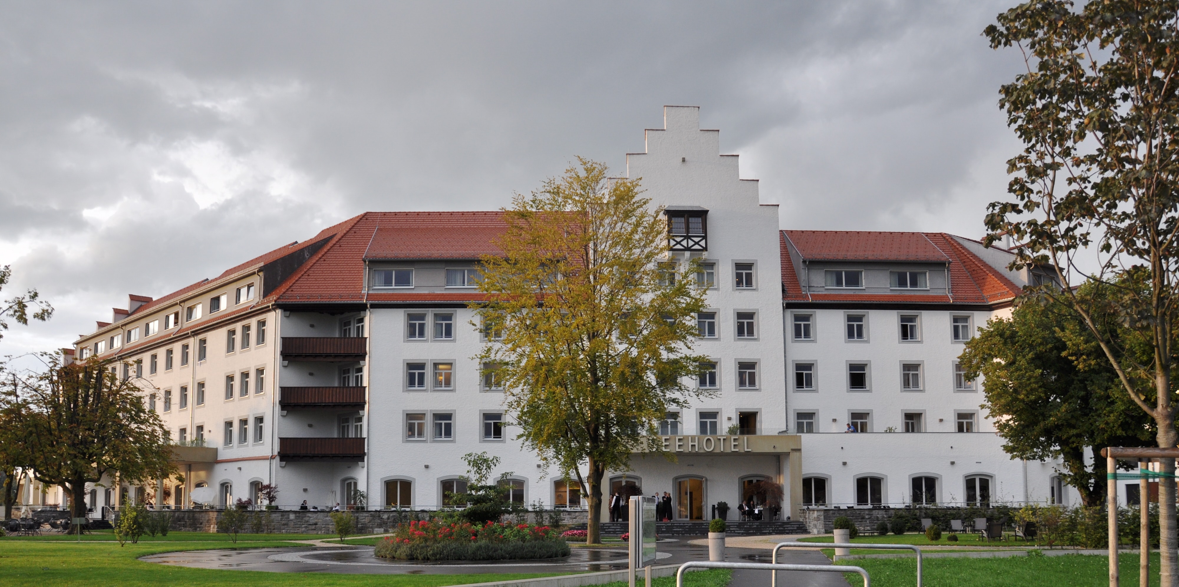 Seehotel am Kaiserstrand, Bregenz — A Reimagined Lakefront Icon Lochau Kaiserstrand Seeseite 02.jpg