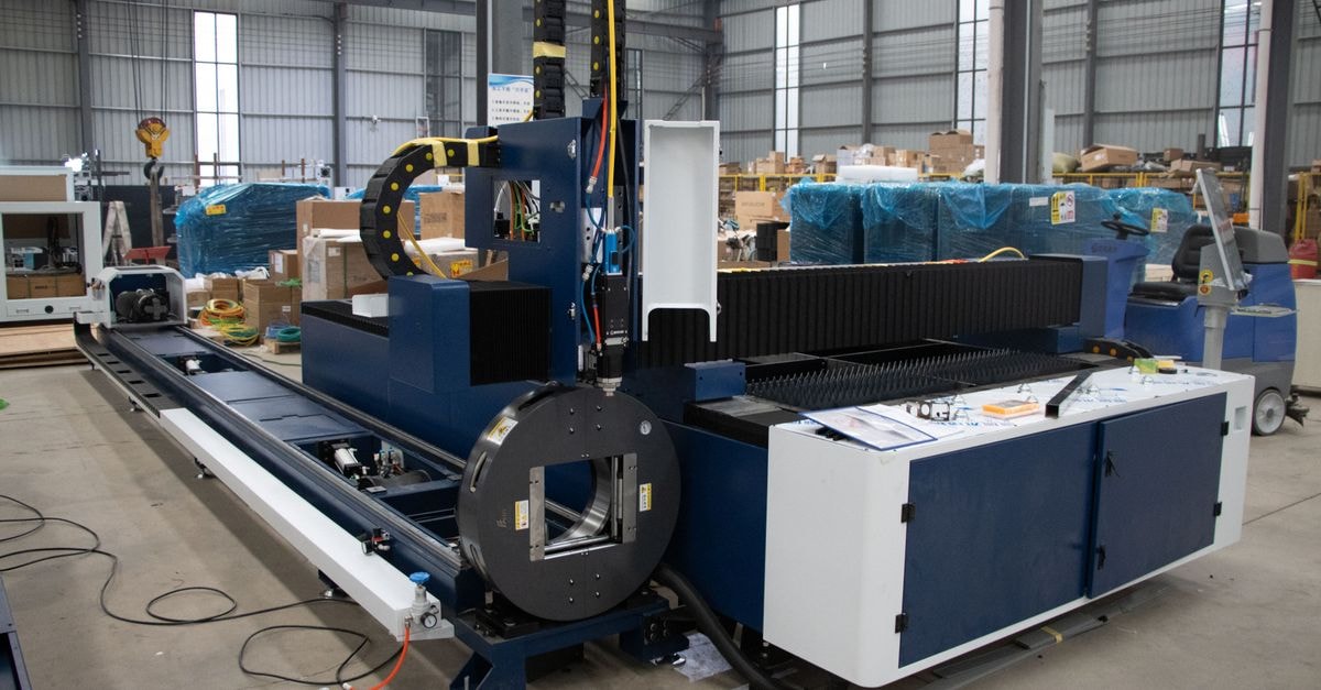 China Begins Mass-Producing Domestic DUV Lithography Machines, Pressuring ASML A large industrial laser cutter inside a warehouse in Jinan, China, showcasing advanced machinery.