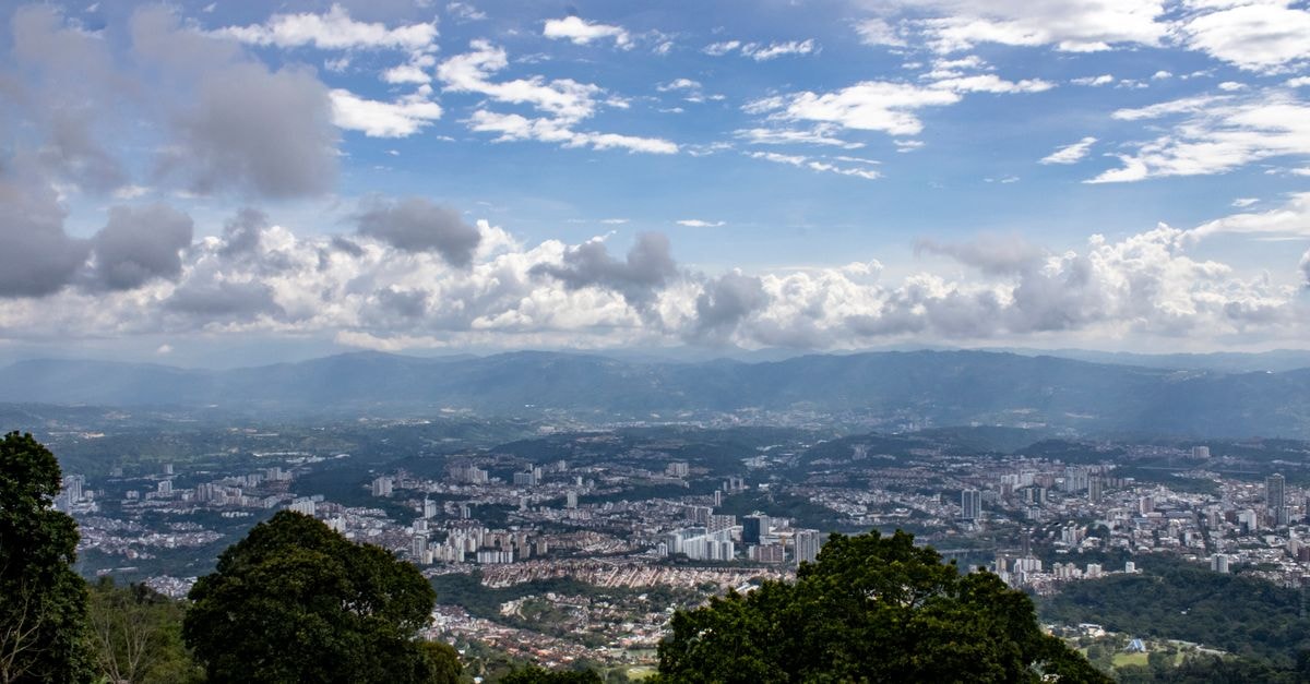 Subang Park Hotel in Kampung Baru Subang: A Quiet Selangor Stay Stunning aerial view over Floridablanca, Colombia capturing urban life and lush greenery.