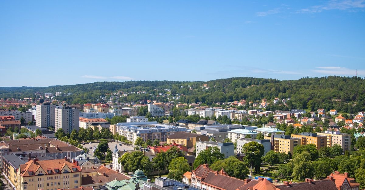 Vassbo STF Vandrarhem in Falun: A Quiet STF Hostel in Dalarna Aerial view of Jönköping, Sweden, showcasing its vibrant urban landscape and lush greenery under a clear blue sky.