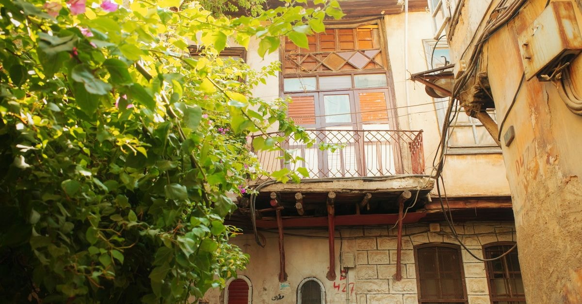 Royal Semiramis Hotel, Damascus: A Legendary Stay Reborn in the Capital Charming historic building in Damascus, surrounded by lush greenery under bright daylight.