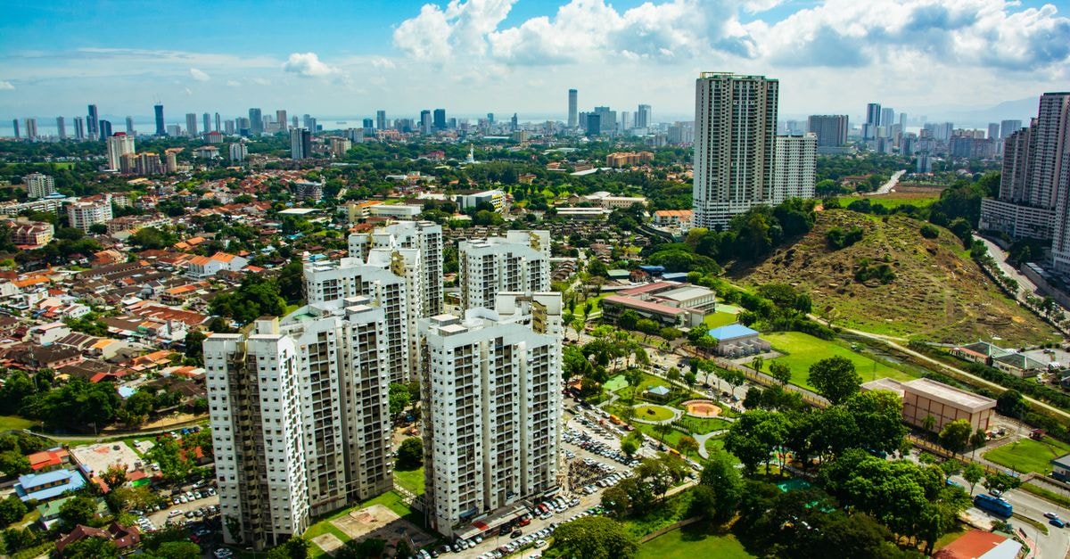 A&R Urban Hotel, Batu Caves: Lake Views & Modern Concrete Design A stunning aerial view of Air Itam in Penang, Malaysia, showcasing its urban cityscape and surrounding landscape.