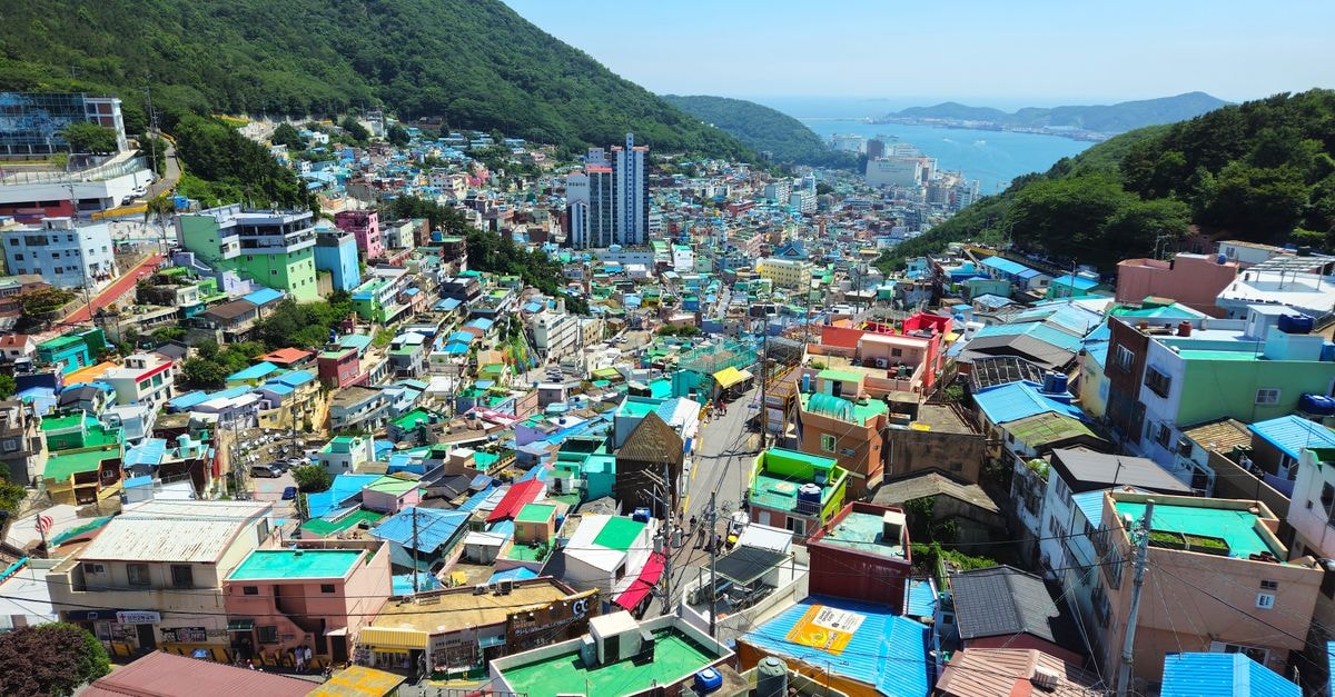 Mondavi Hotel in Mokpo: Steps from the Modern History Museum Discover the vibrant rooftops and streets of Gamcheon Culture Village in Busan, South Korea.