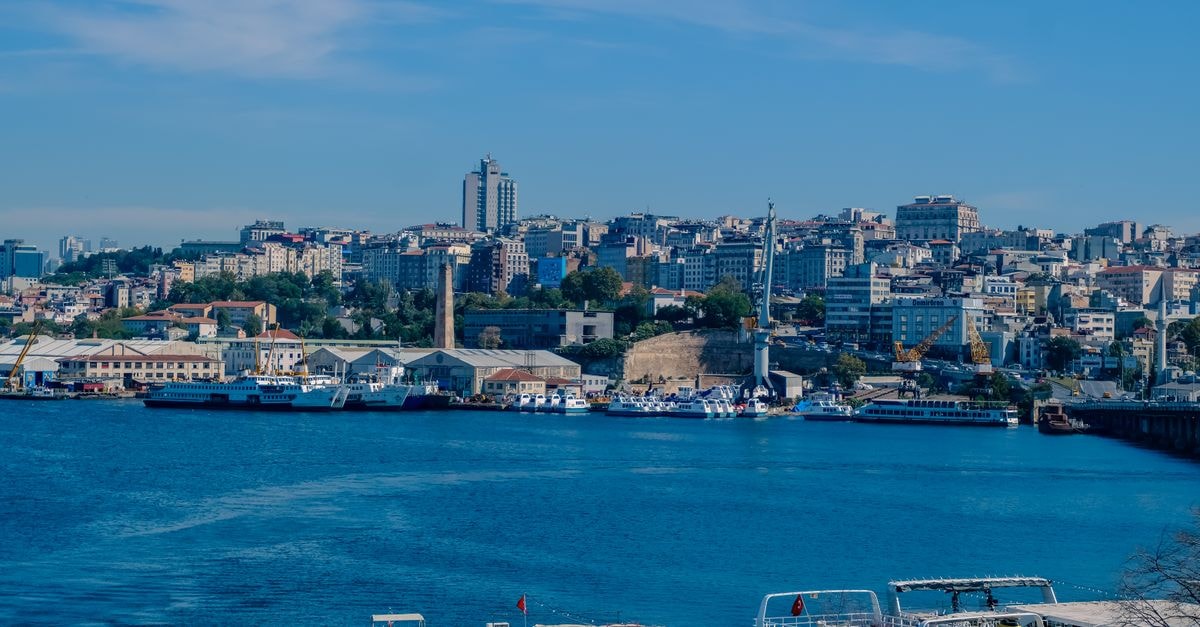 Port-au-Prince Travel Guide: Sights, Flavors, and City Soul Captivating view of Istanbul's cityscape and harbor under a bright blue sky.