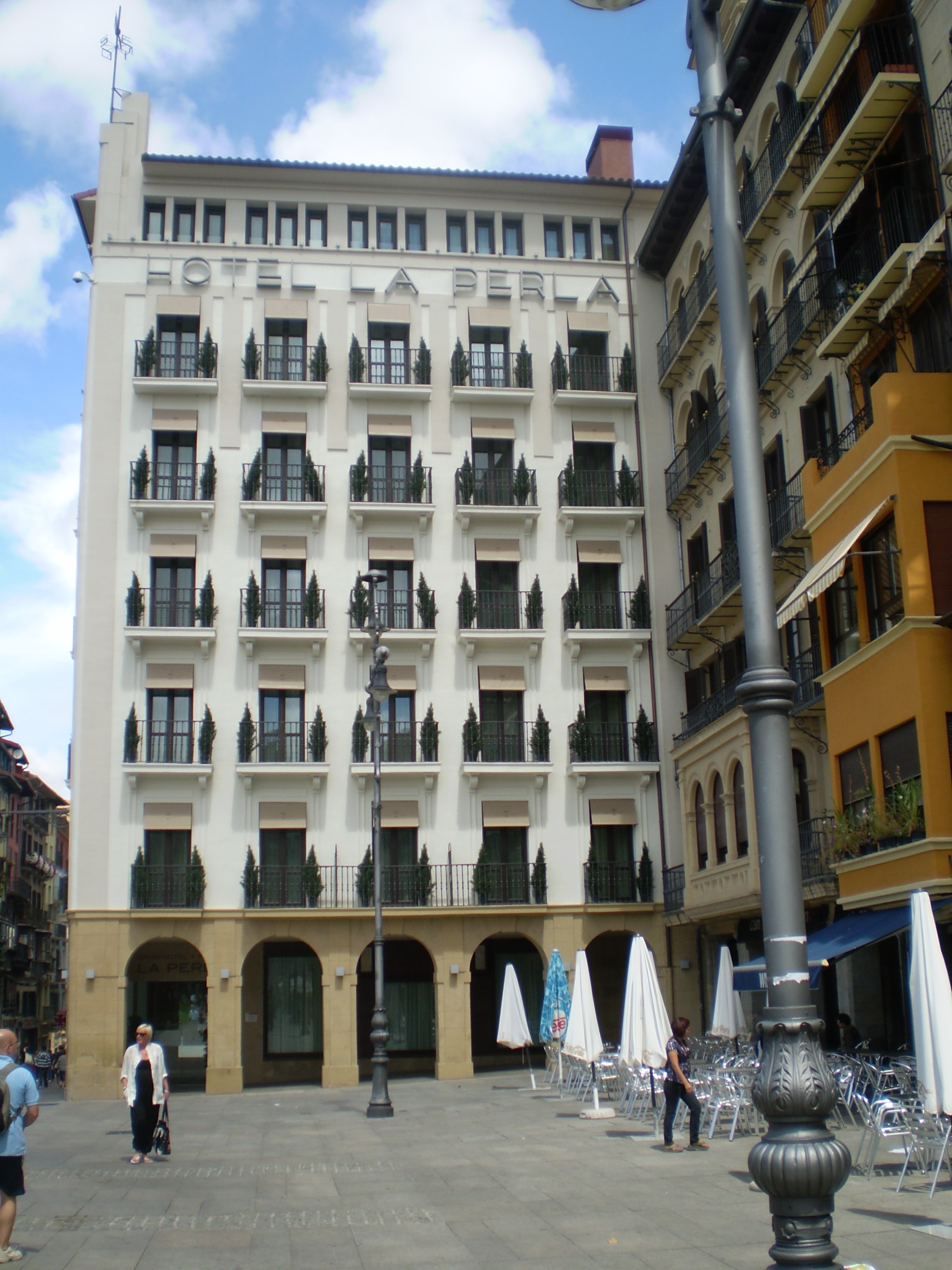 Gran Hotel La Perla, Pamplona — 3 Centuries on Plaza del Castillo Hotel la Perla.JPG
