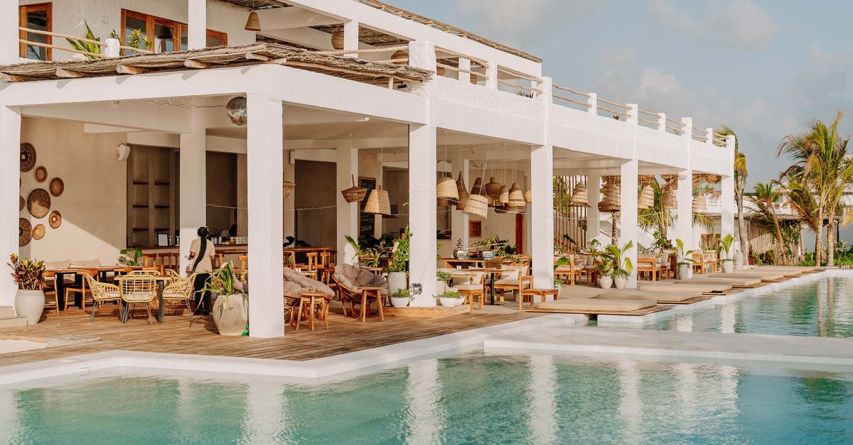 Paradis in Tshikapa: A Quiet Pocket Near the City Center Chic modern resort with poolside view at Jambiani, Unguja. Tropical paradise for relaxation.