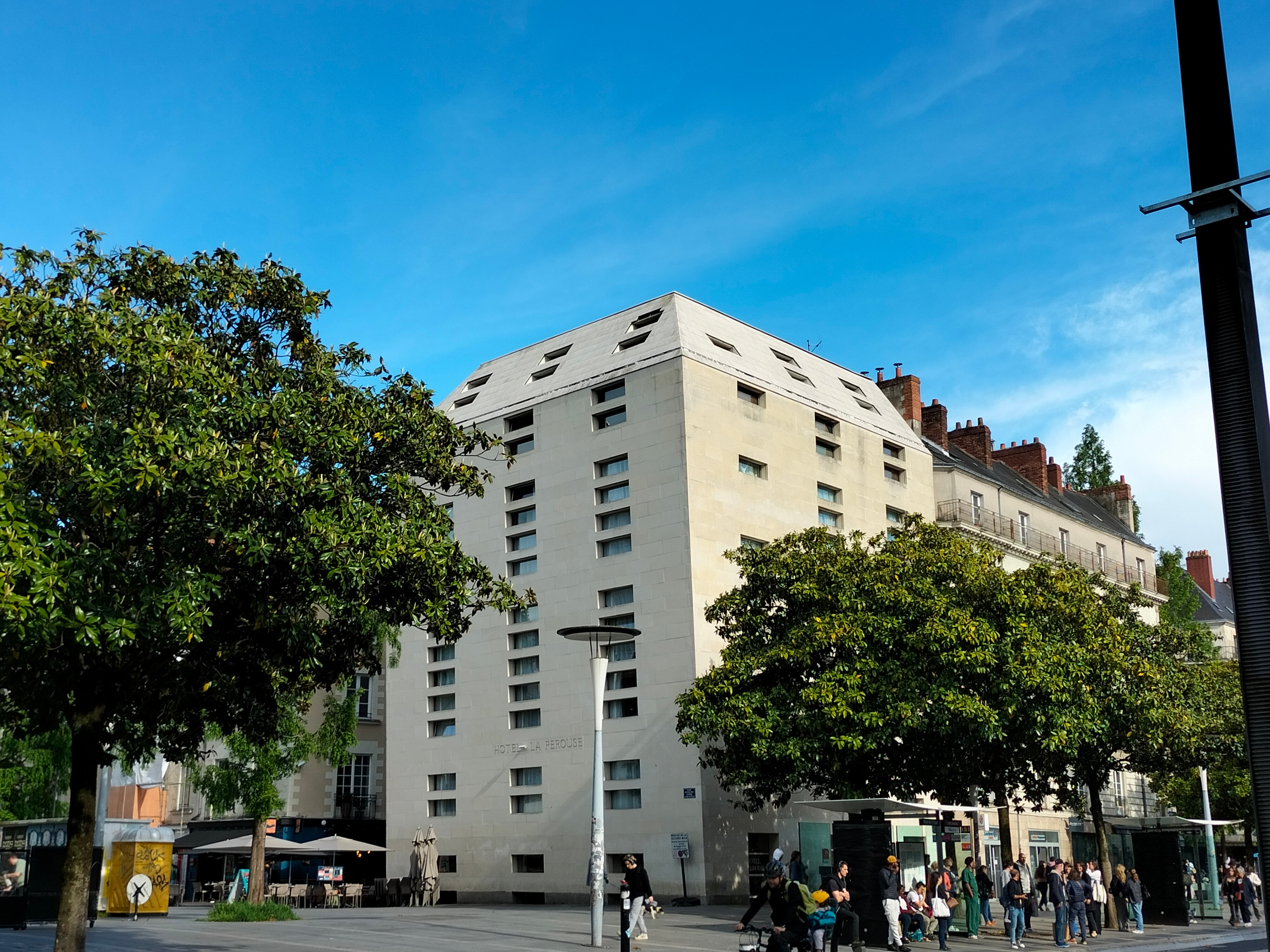 Hôtel La Pérouse in Nantes: A 1993 Design Landmark on Allée Duquesne Hôtel La Pérouse.jpg