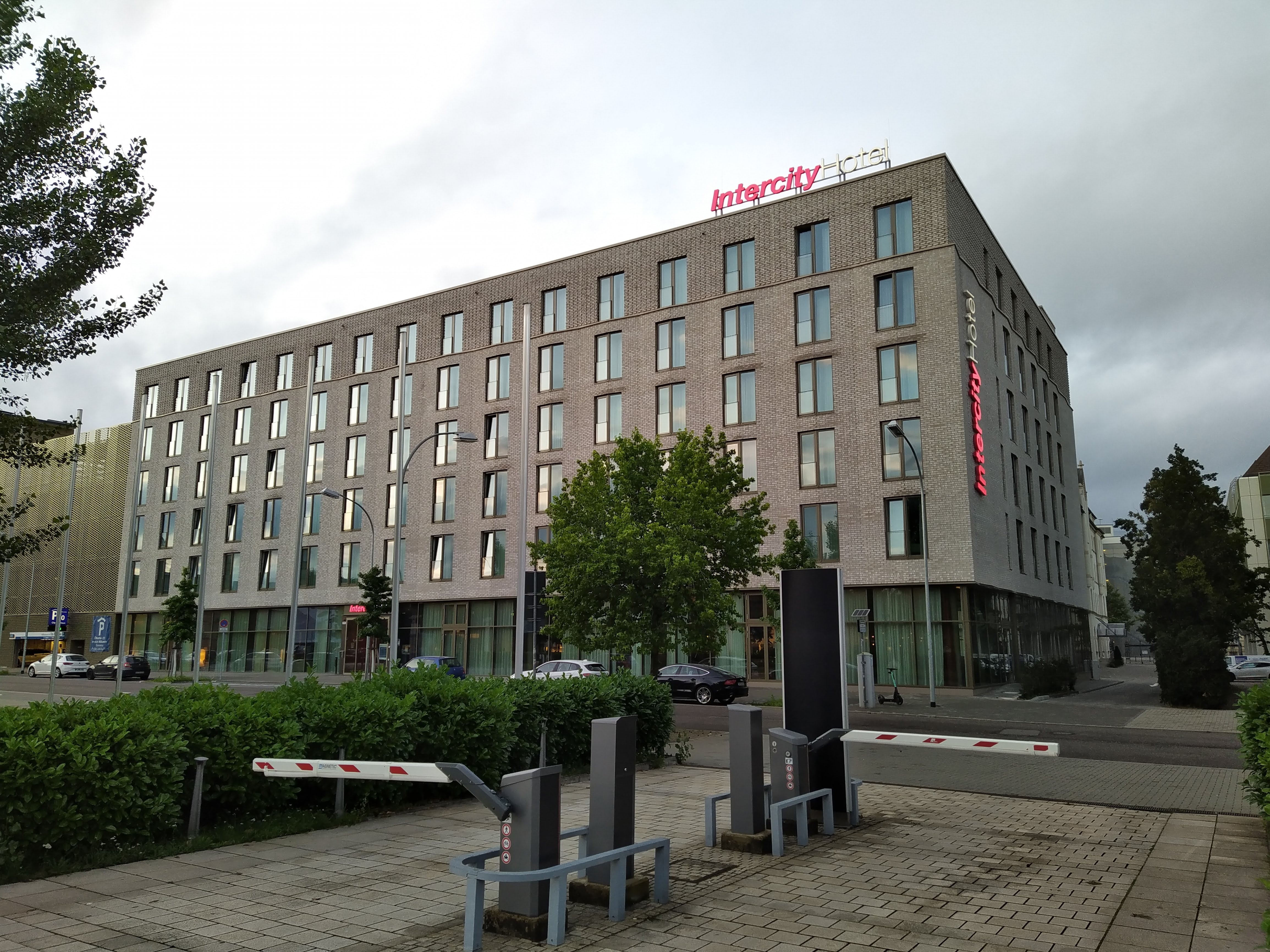 IntercityHotel Saarbrücken: Steps from the Hauptbahnhof Intercity Hotel Saarbrücken.jpg