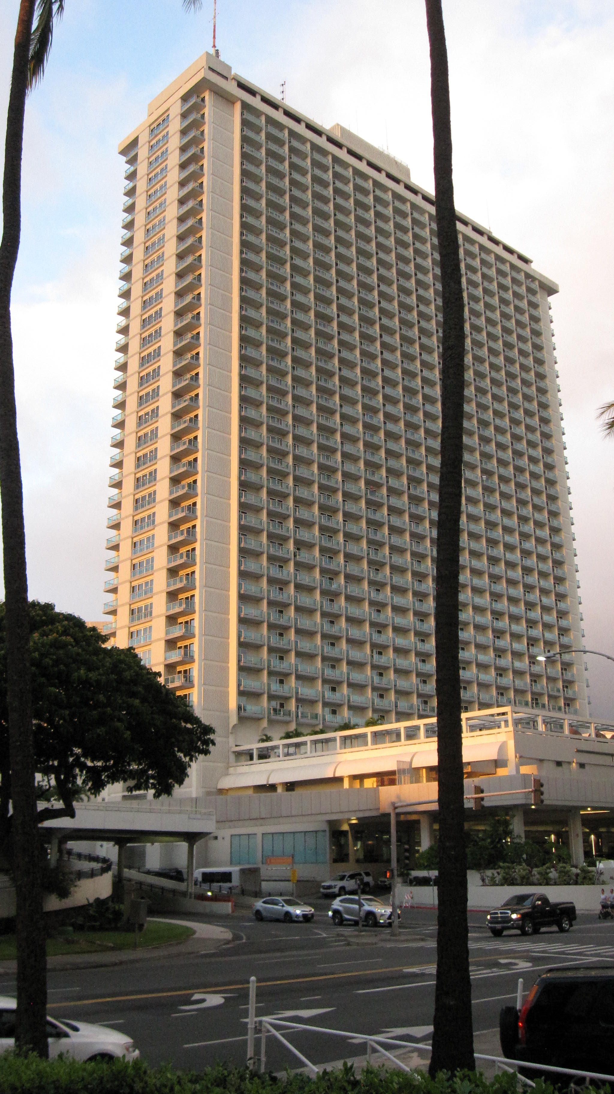 Ala Moana Hotel by Mantra in Honolulu: Island Elegance Above a Shopping Paradise Ala Moana Hotel in Honolulu, Hawaii 03.jpg