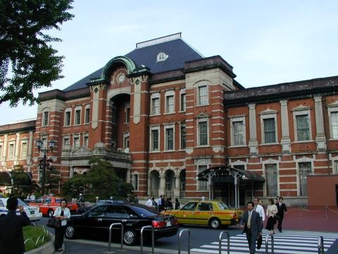 東京車站飯店:百年時光與修復穹頂的交會 Tokyo eki marunouchi 2004 04 22.jpg