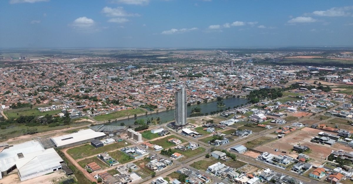 Jean Le Rasta, Morondava — Bungalows and a Reggae Bar by Nosy Kely Aerial view of the cityscape of Paragominas, Brazil, featuring urban sprawl and clear skies.