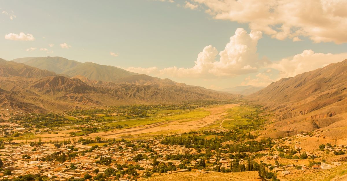 Hotel Gregorio I in San Salvador de Jujuy: A Plaza-Side Classic A breathtaking view of Tilcara in Argentina, nestled amid stunning mountainous landscapes.