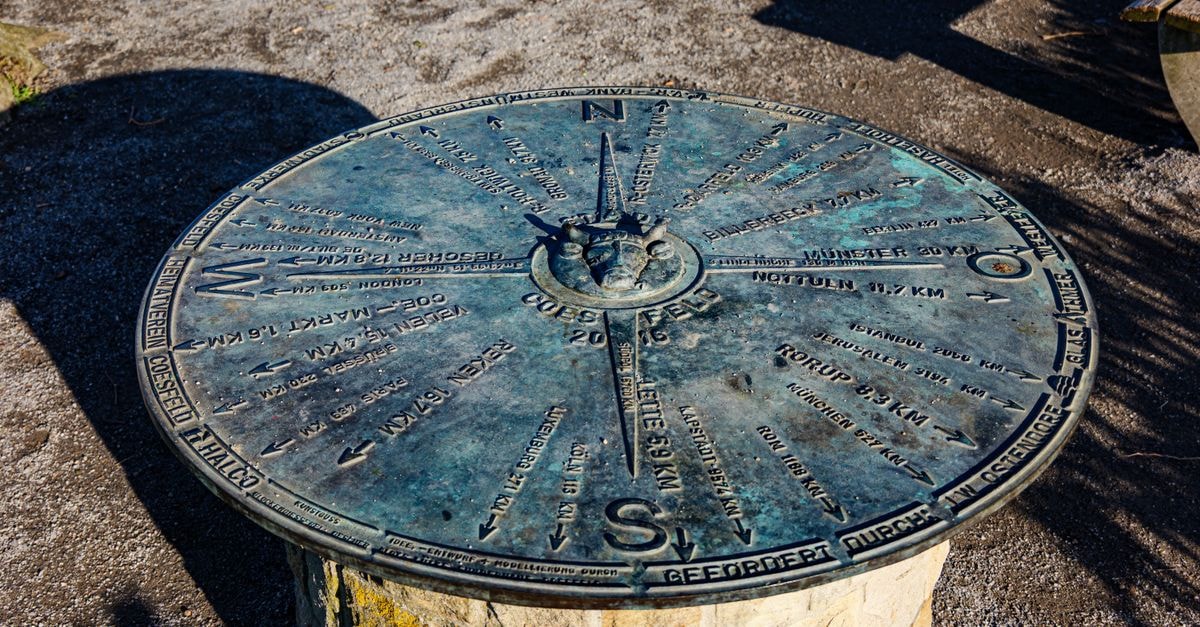 Contagem travel guide: an industrial base with botecos and samba A detailed view of the compass rose direction indicator in Coesfeld, Germany, under bright daylight.