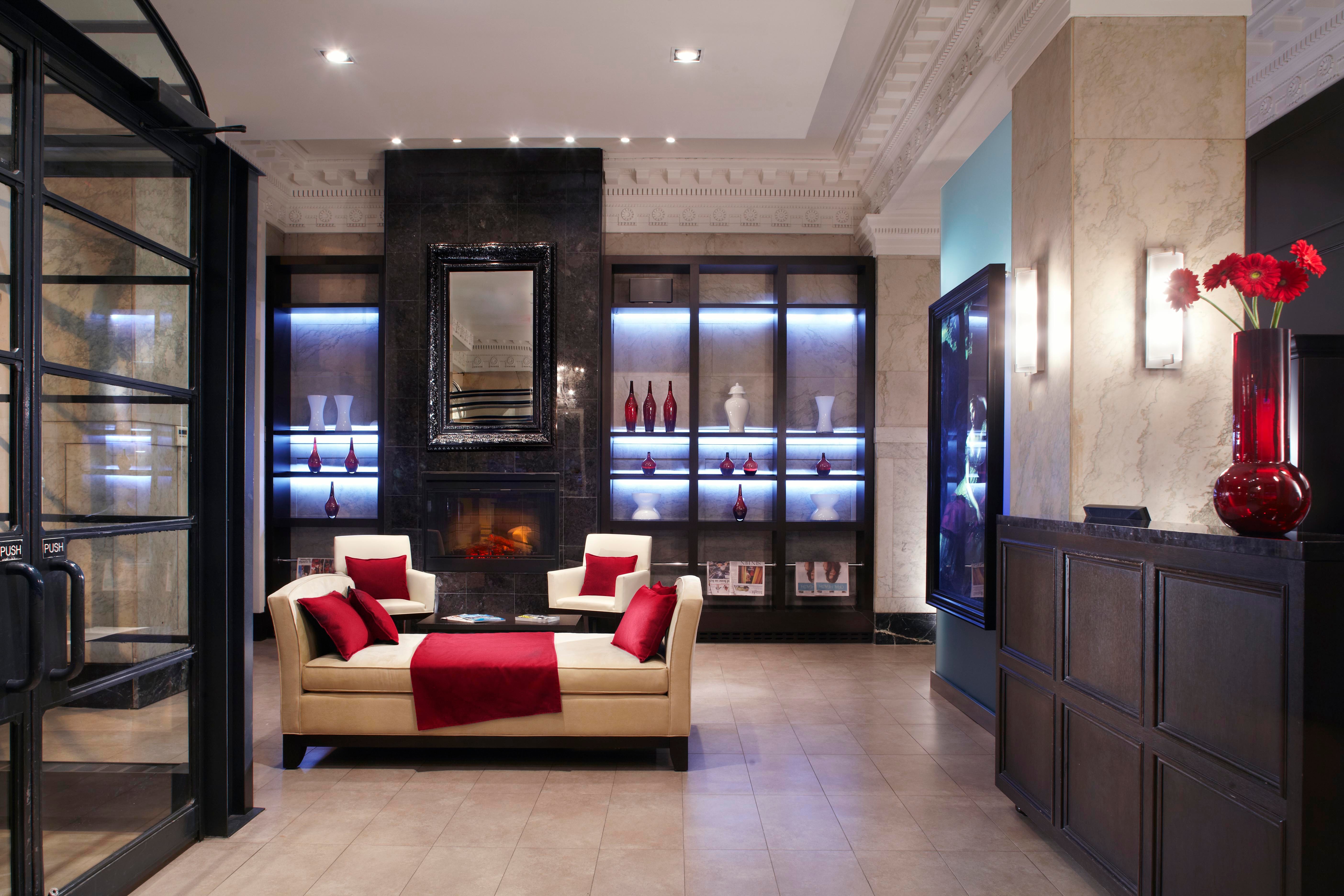 Hotel Victoria, Huancavelica — A Plaza de Armas Retreat Hotel Victoria Lobby (2011).jpg