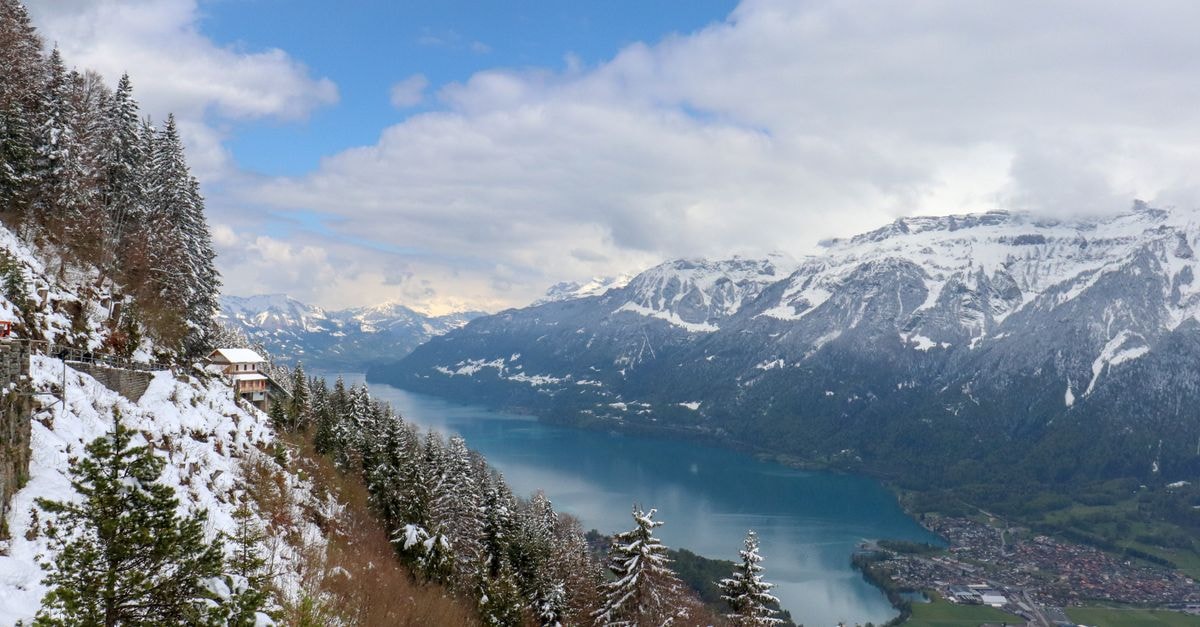 Victoria Jungfrau in Interlaken: Alpine Grandeur on the Höheweg A stunning view of snow-capped mountains and Lake Brienz in Switzerland.