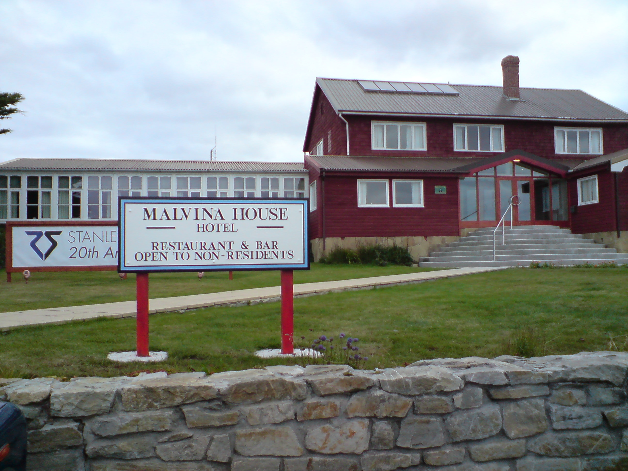Malvina House Hotel in Stanley: Harbour View on Ross Road Malvina house hotel.JPG