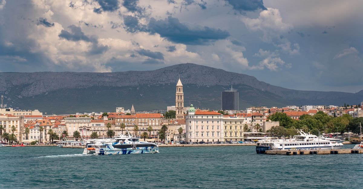 Azur Palace in Split: 18th-Century Stone Walls in the Old Town Explore the historic waterfront of Split, Croatia, featuring Diocletian's Palace and bustling harbor.