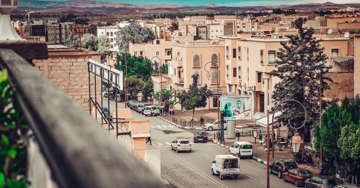 Hôtel Beni HAMAD in Bordj Bou Arreridj: City-Center Base Near Beni Hammad Fort Aerial view of a bustling street in Ouarzazate, showcasing Moroccan architecture.
