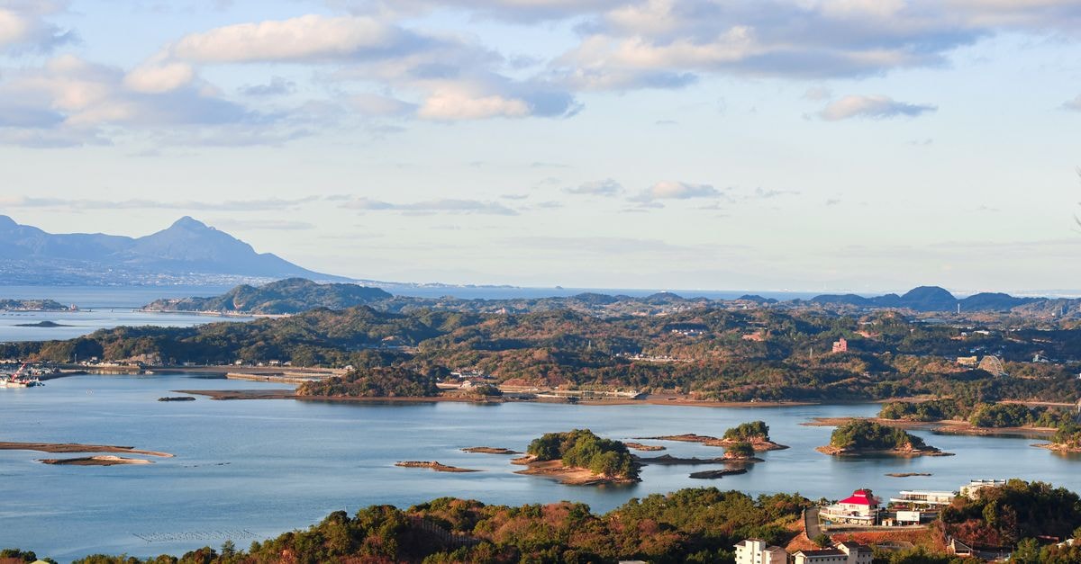 Homa Bay Travel Guide: Lakeside Days, Local Food, Easy Planning A stunning aerial view showcasing Japan's coastal scenery and distant mountains under a bright sky.