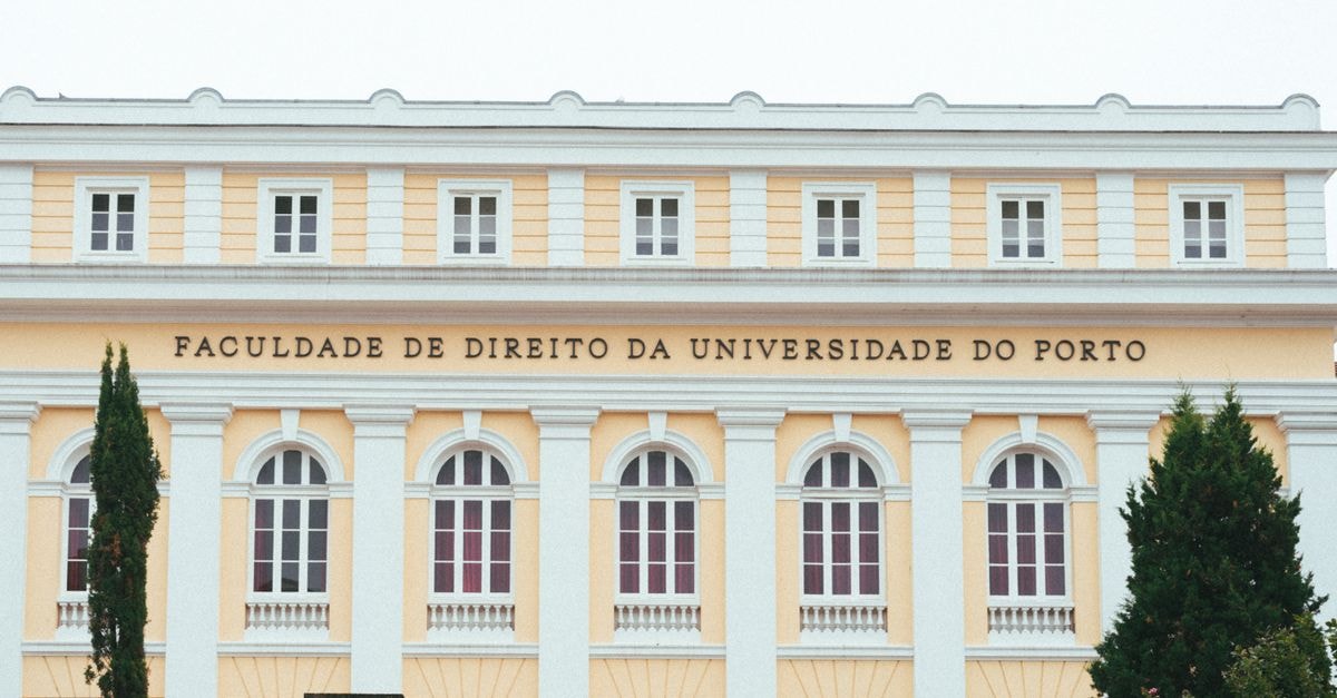 Duque de Caxias Travel Guide: Planning Tips, Costs and Things to Do Facade of the Faculty of Law at the University of Porto, showcasing classic architecture.