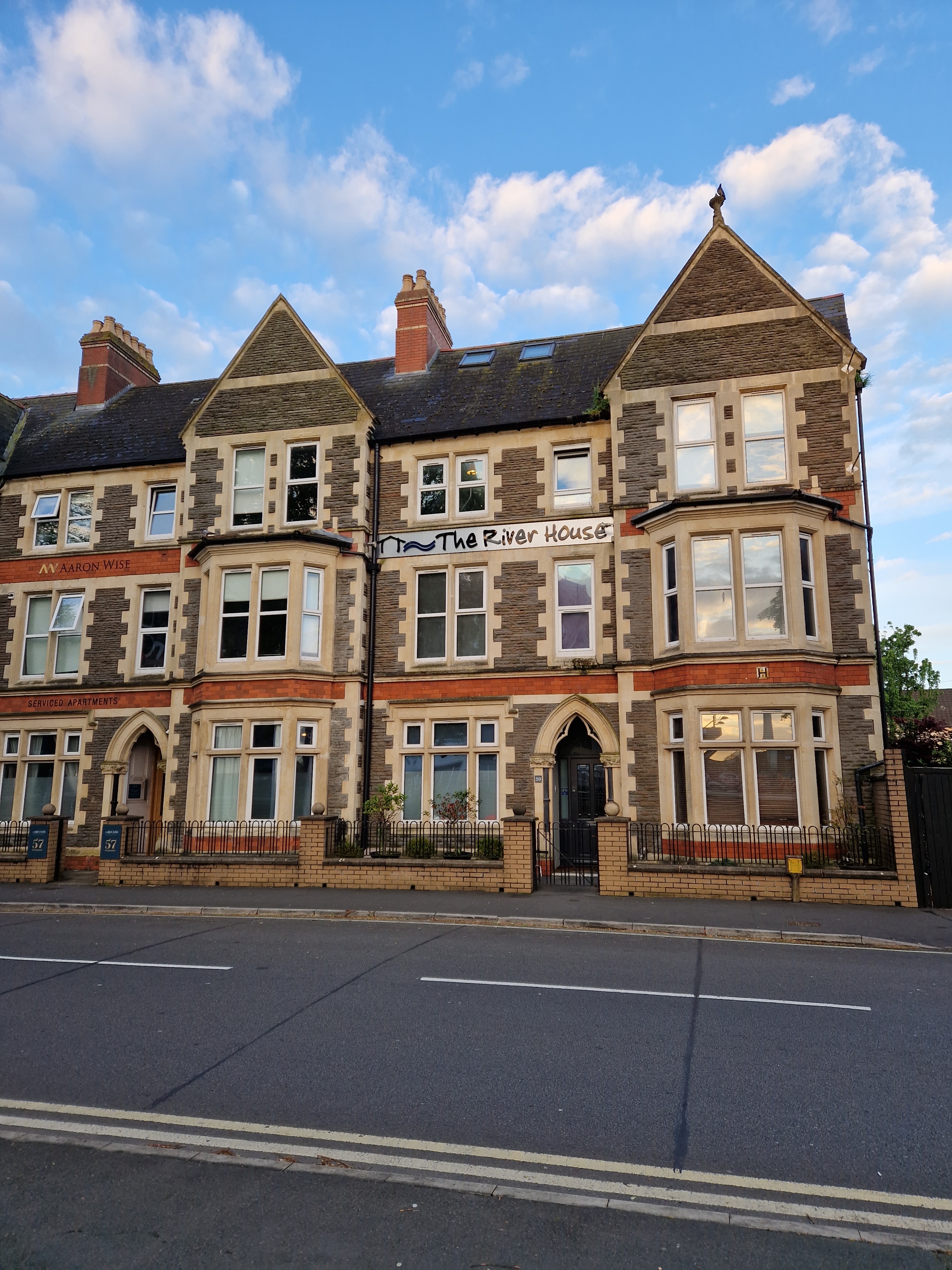 The Riverhouse in Cardiff: Riverside Stay with Self Check-In The Riverhouse.jpg