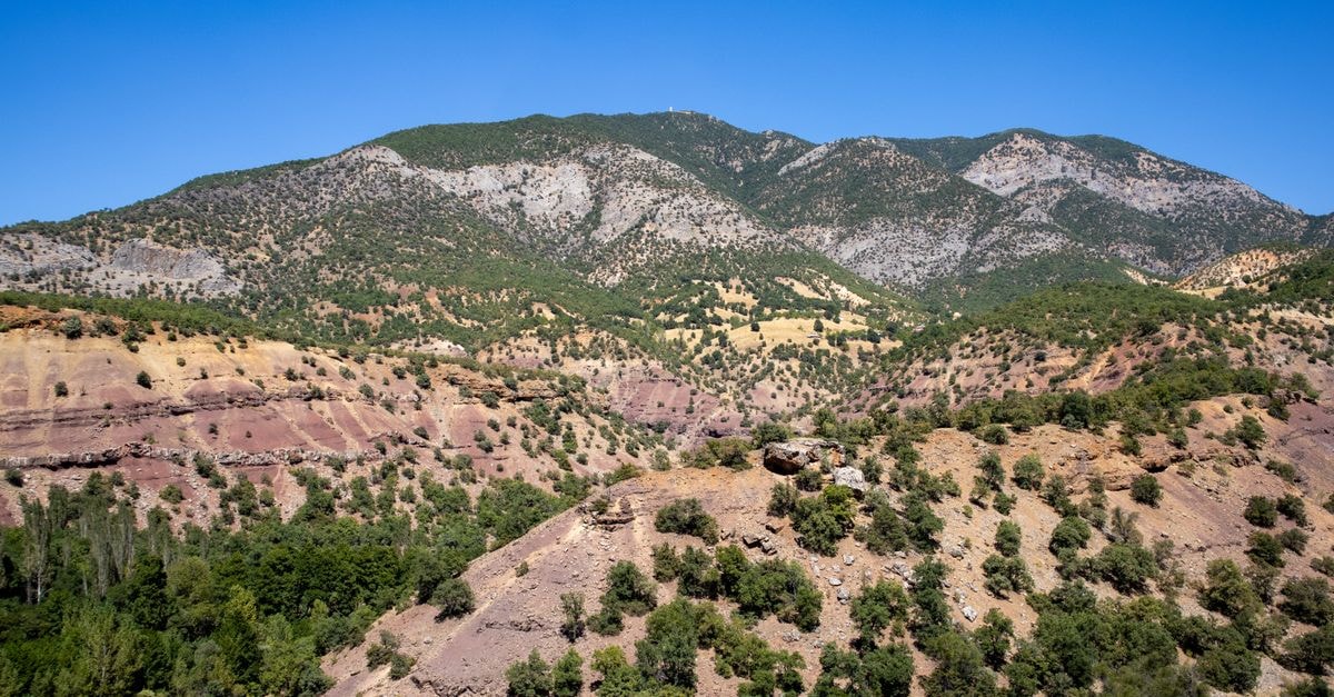 Scenic view of rugged mountains in Tunceli, Türkiye showcasing natural beauty.