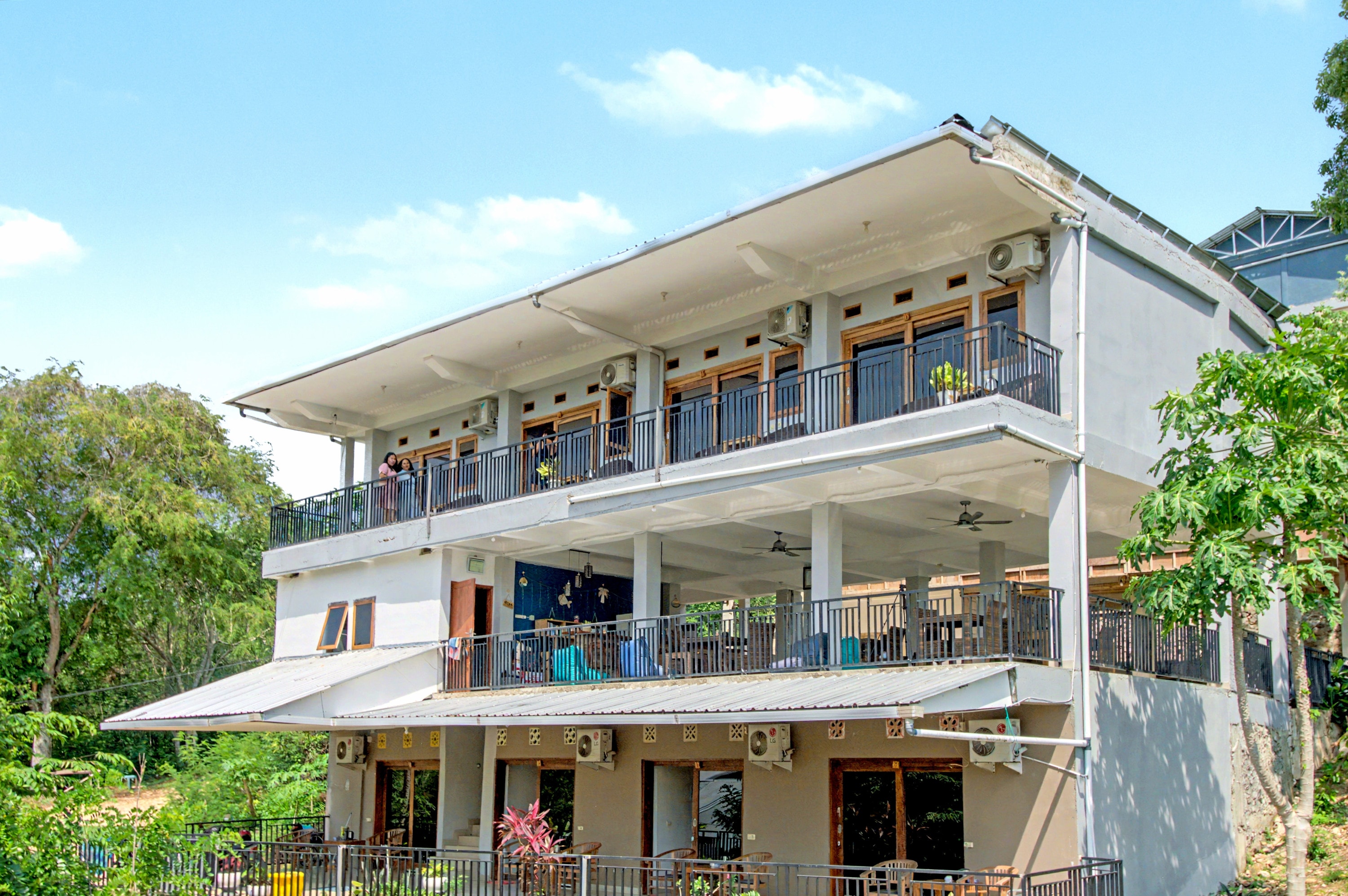Hotel Bonne Nuit – exterior view, Labuan Bajo, Indonesia.jpg
