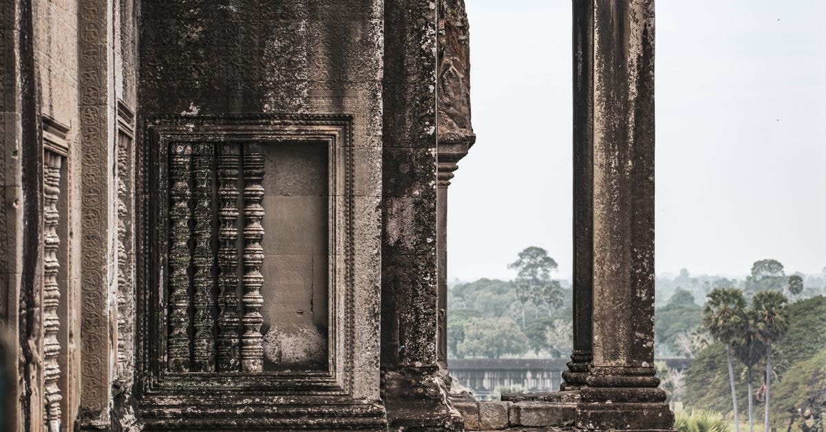 Sinaka Angkor Hotel, Siem Reap — A Quiet East-Side Stay Near Angkor Wat Stunning view of Angkor Wat temple pillars showcasing ancient Khmer architecture in Siem Reap, Cambodia.