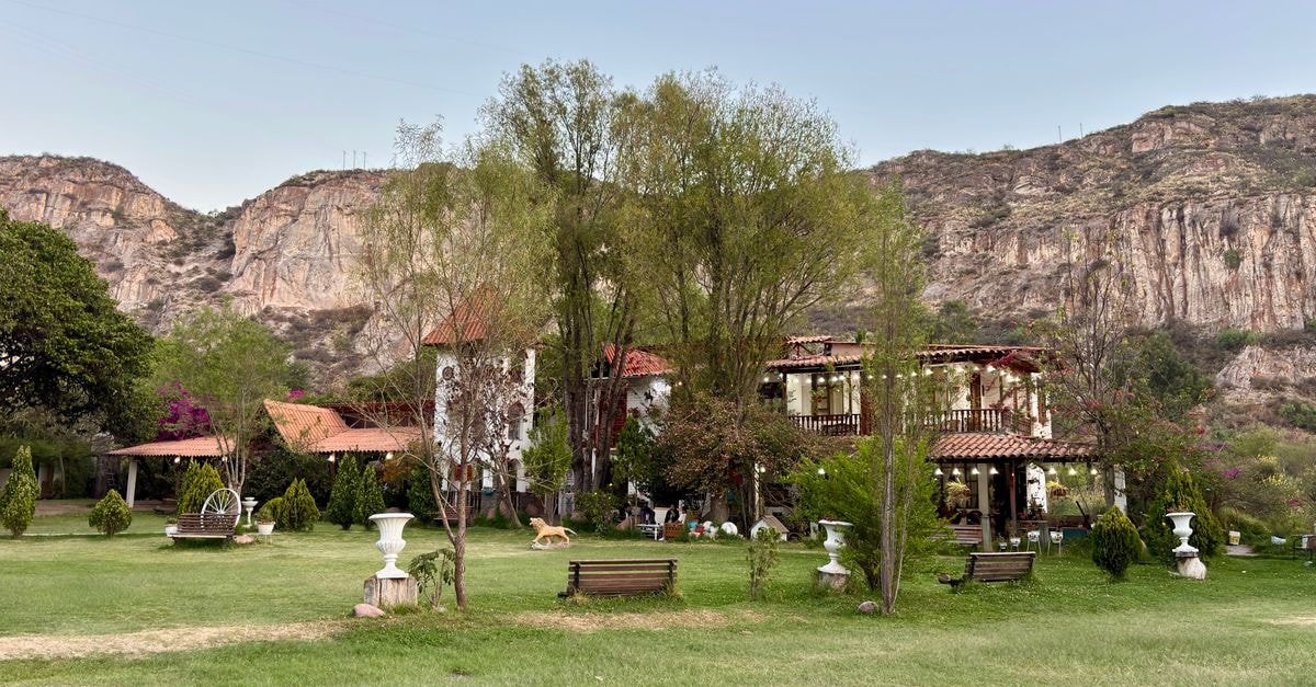 Hotel VENETUR Amazonas, Puerto Ayacucho: A Central Stay in Amazonas State Charming lodge with lush gardens set against the Ayacucho mountain backdrop.