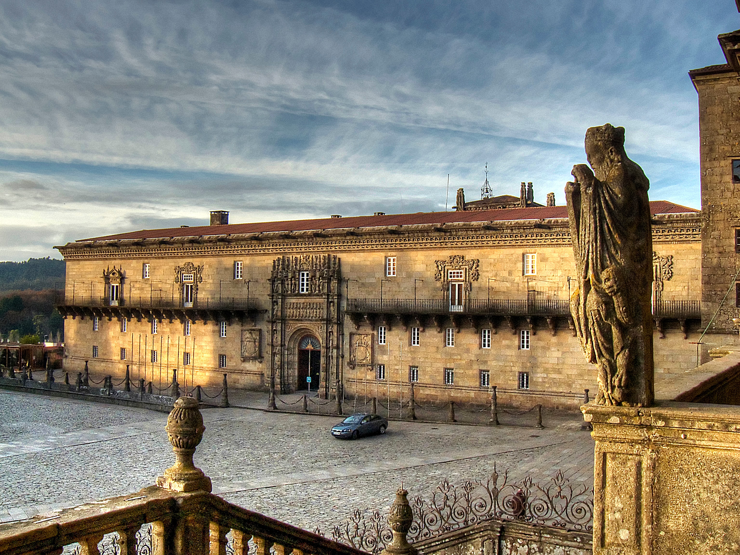 Parador Hostal dos Reis Católicos, Santiago de Compostela — A 15th-Century Pilgrim Hospital on Praza do Obradoiro Hostal dos Reis Católicos. Praza do obradoiro. Santiago de Compostela.jpg